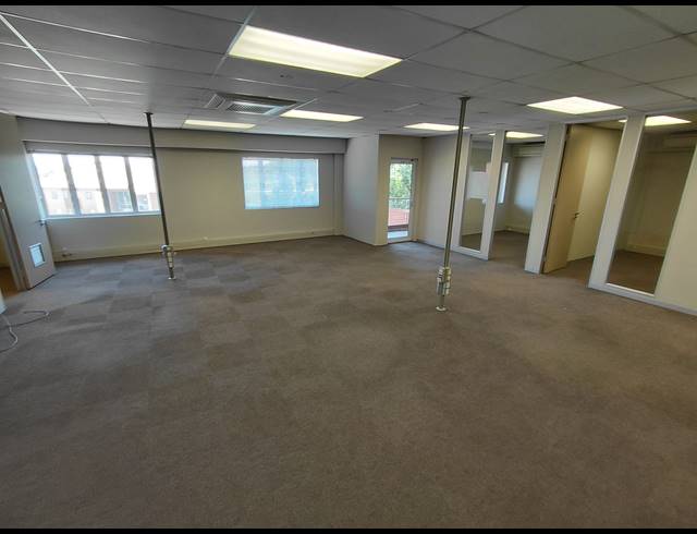 224M² OFFICE TO LET IN FOURWAYS